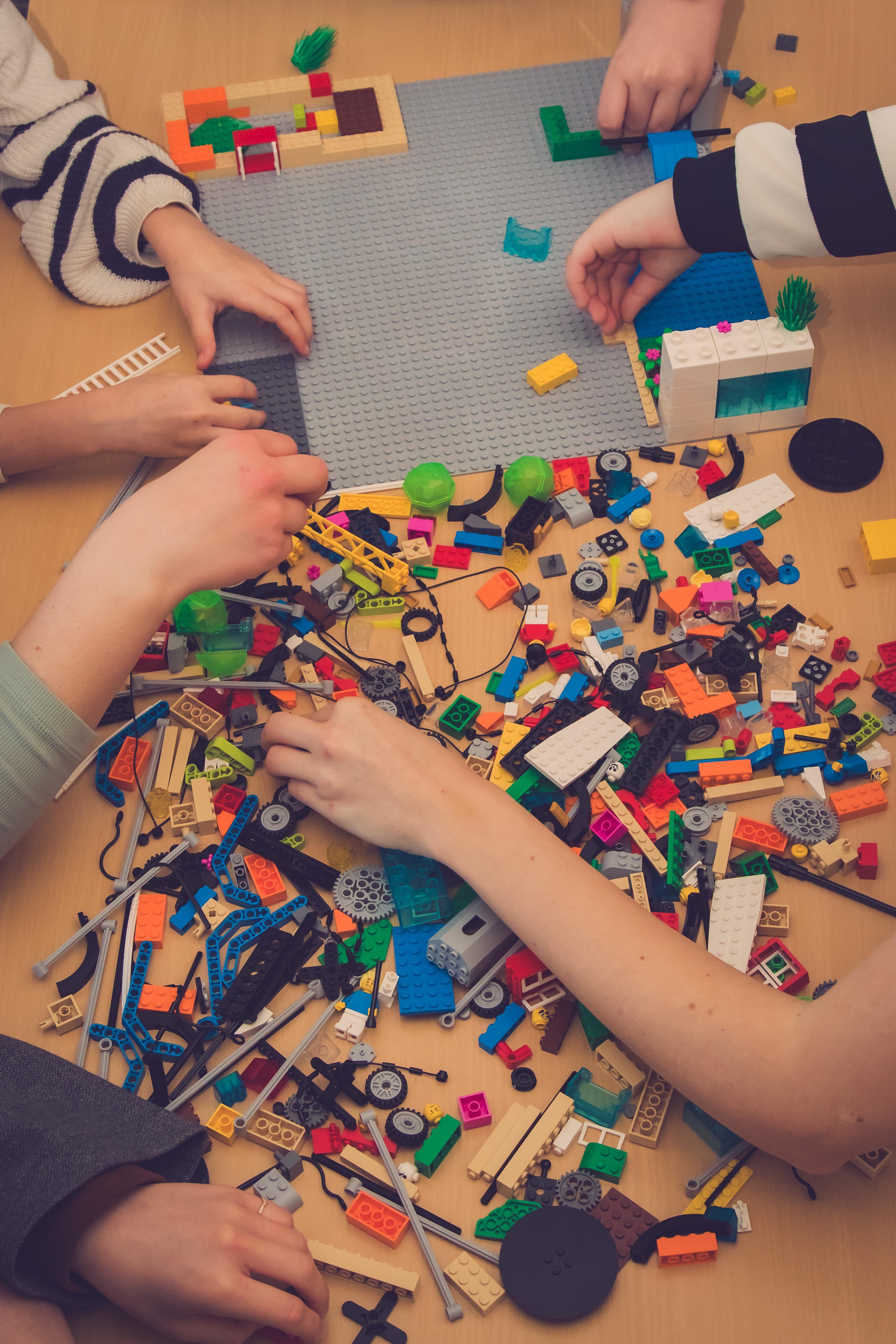 Eine Szene LEGO® Serious Play® (LSP).